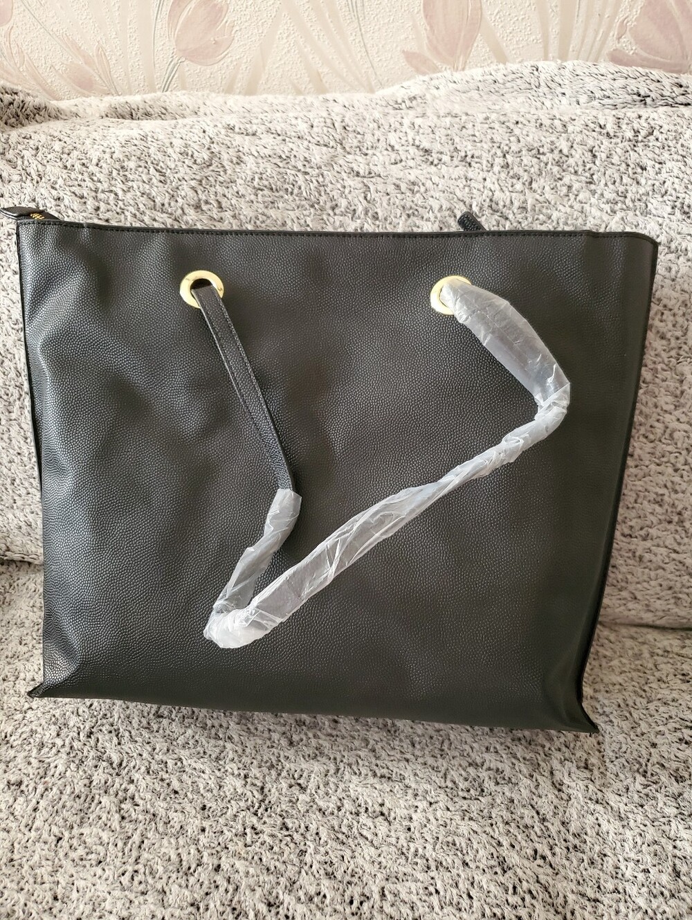 Tahari Black Leather Tote Bag with Gold Hardware - Picture 3 of 8